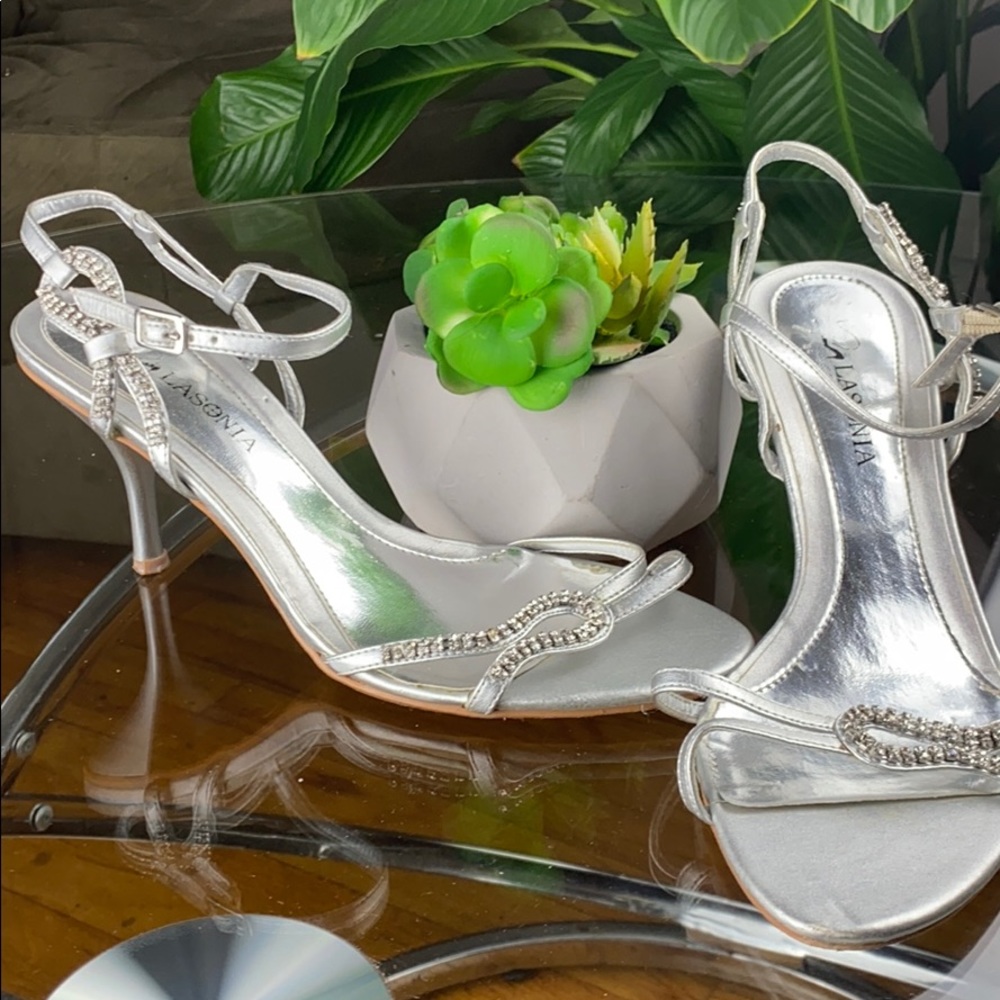 Lasonia silver rhinestone open toe sanders Size 9
